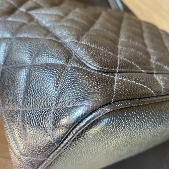 Chanel Timeless Medallion Handbag Purse w dustbag & CC medallion + Gold … - Picture 16 of 16